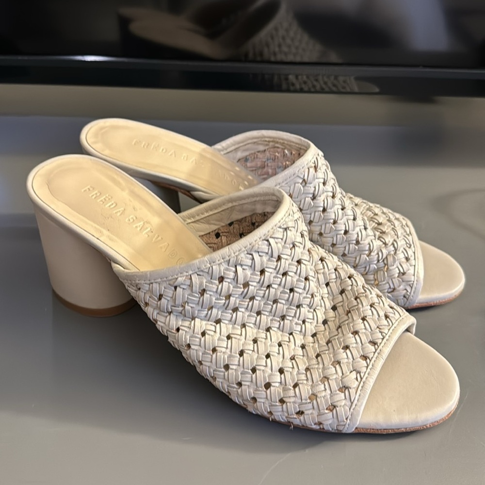 FREDA SALVADOR- Pia Heeled Mule in Sand Size 8